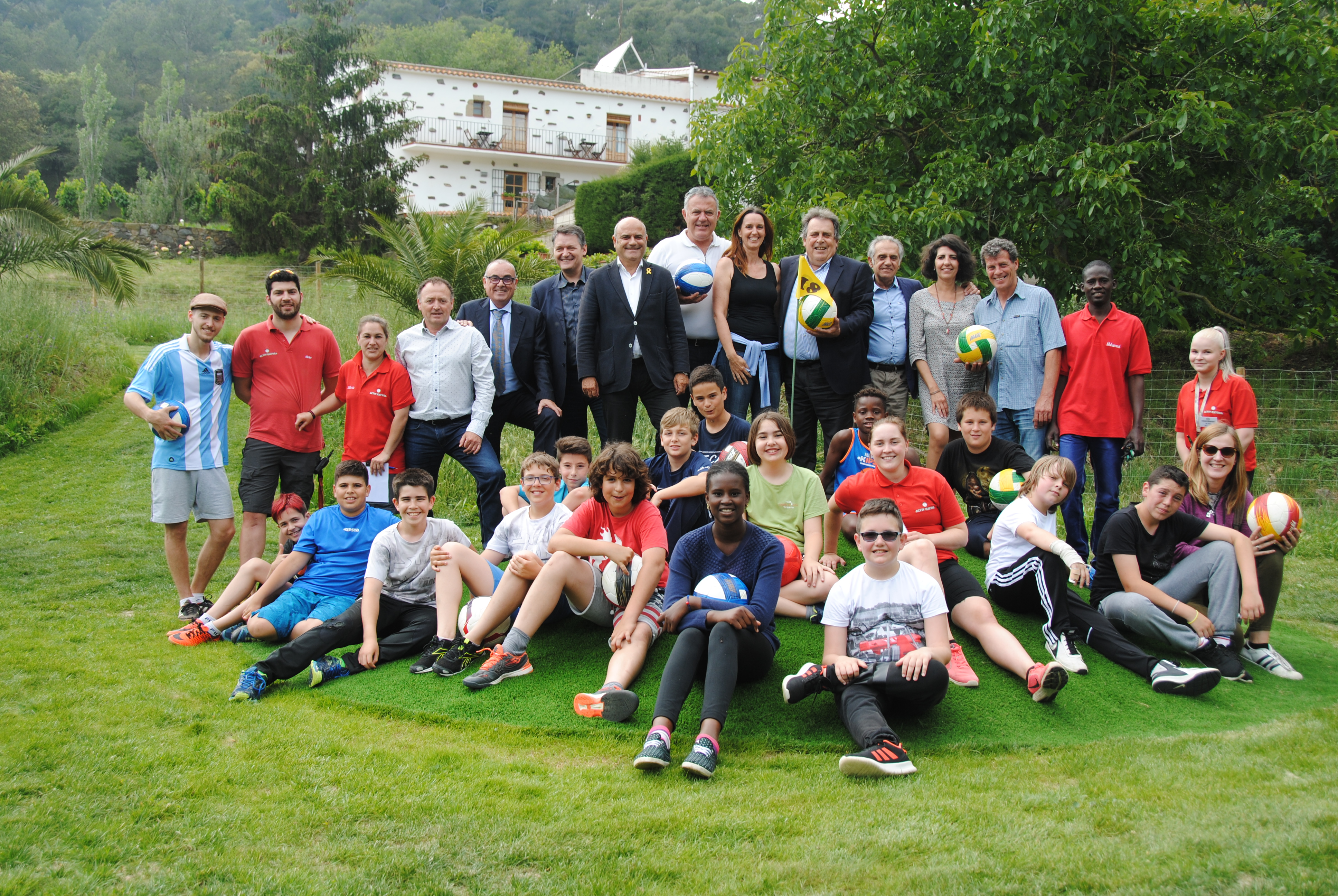 Santa Susanna aposta pel turisme familiar inaugurant el camp de futbolgolf de Can Rosich