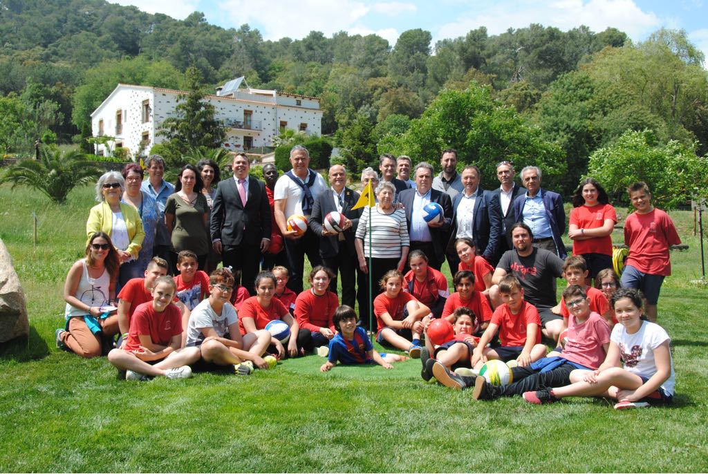 Santa Susanna aposta pel turisme familiar inaugurant el camp de futbolgolf de Can Rosich